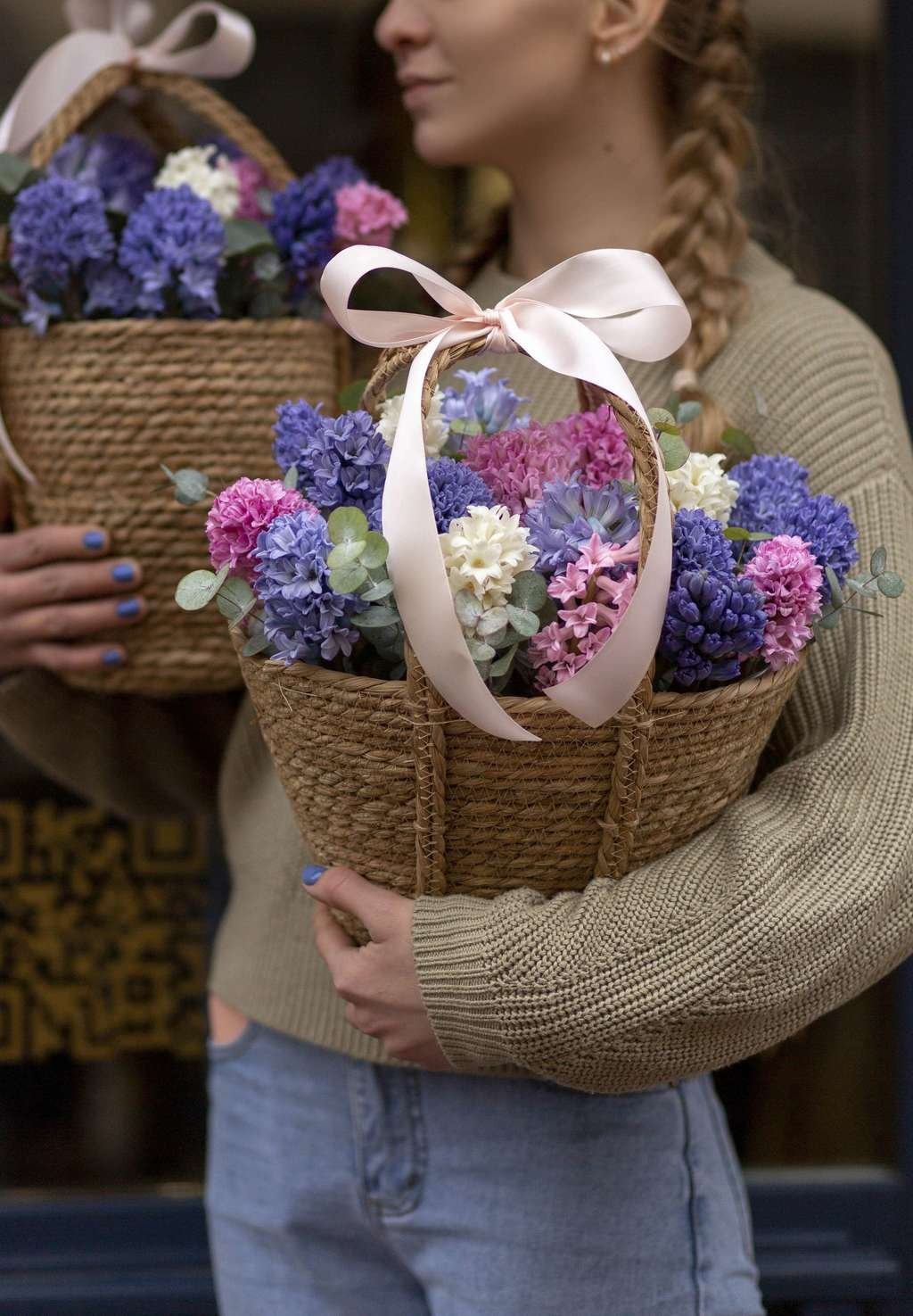 Корзина с цветами в FirstFloral